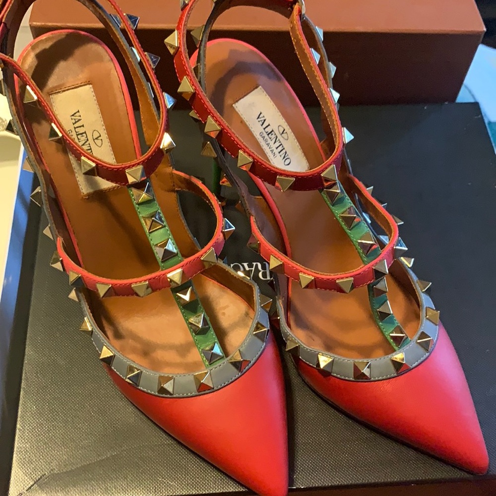 Valentino Rockstud Pump, Size 37